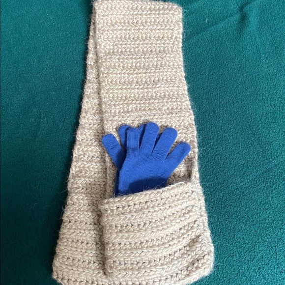 Handmade alpaca crochet scarf - Picture 5 of 6